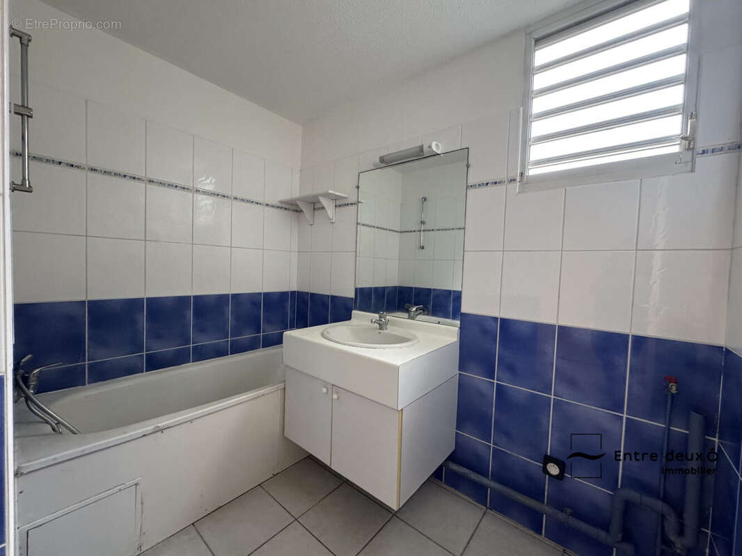 salle de bains - Appartement à FORT-DE-FRANCE
