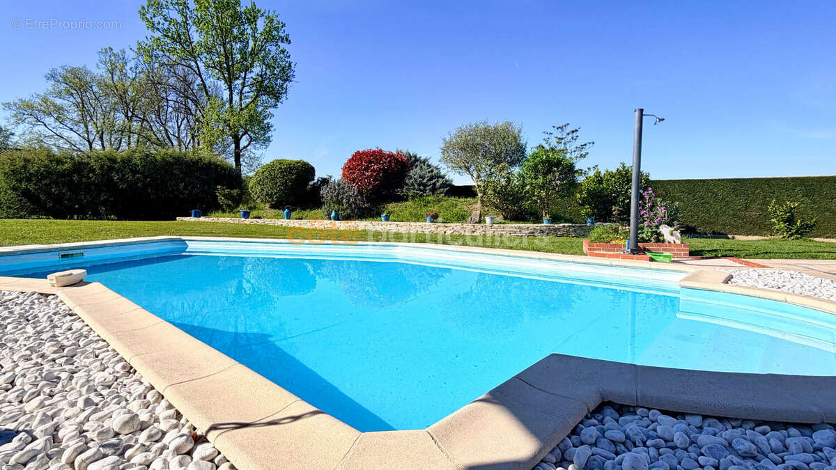 Maison à SAINT-ETIENNE-DE-TULMONT