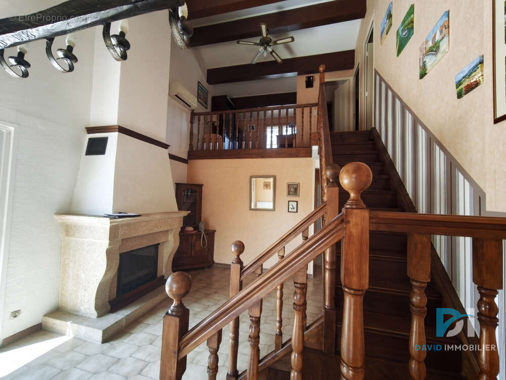 Villa 3 chambres au calme avec salon cathédrale et terrain piscinable - photo 3