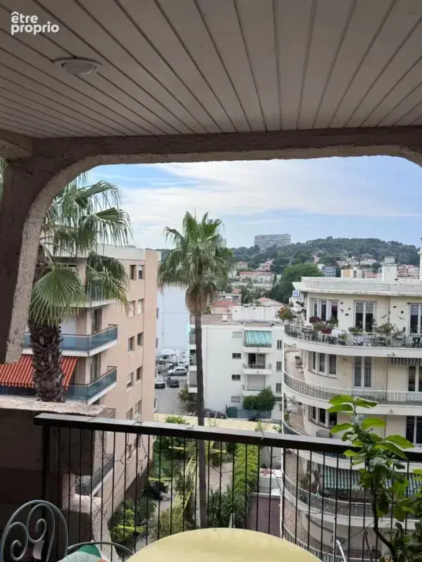 Appartement  grand 2 P  de 63m² en dernier étage à Cagnes-sur-Mer :quartier Hippodrome - photo 2