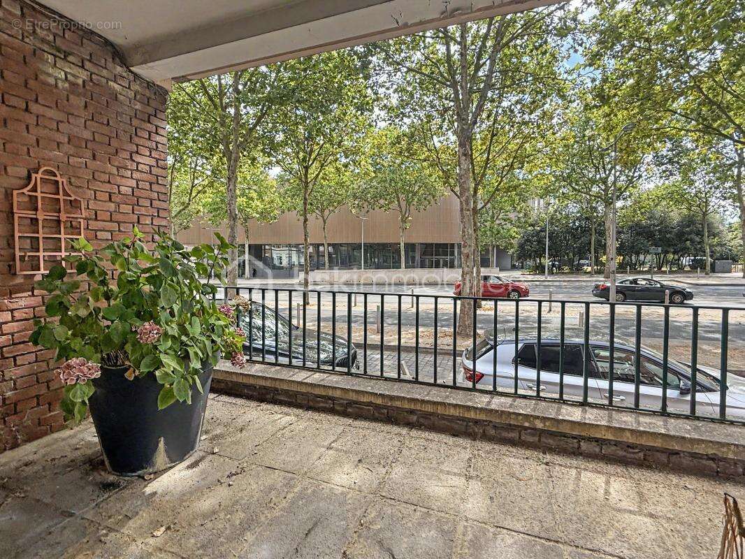Comme une maison en plein centre-ville ! appartement avec entrée privative, jardin, studio indépendant et garage - photo 5