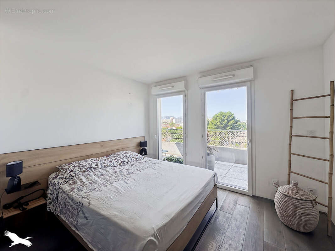 Appartement  Marseille T4 de 84 m² avec terrasse de 35 m² - Dernier étage - photo 10