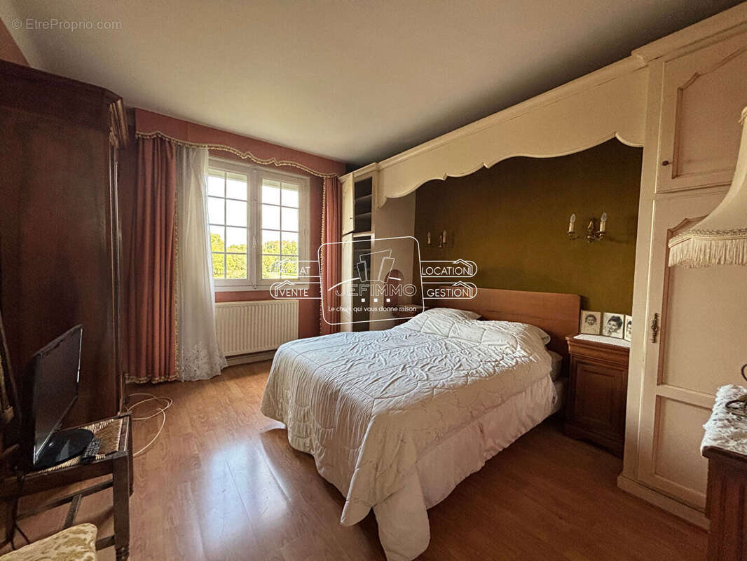 Maison à LA CHAPELLE-BASSE-MER