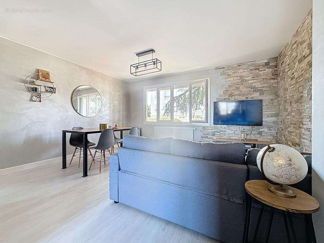 Appartement à SAINT-GENIS-LAVAL