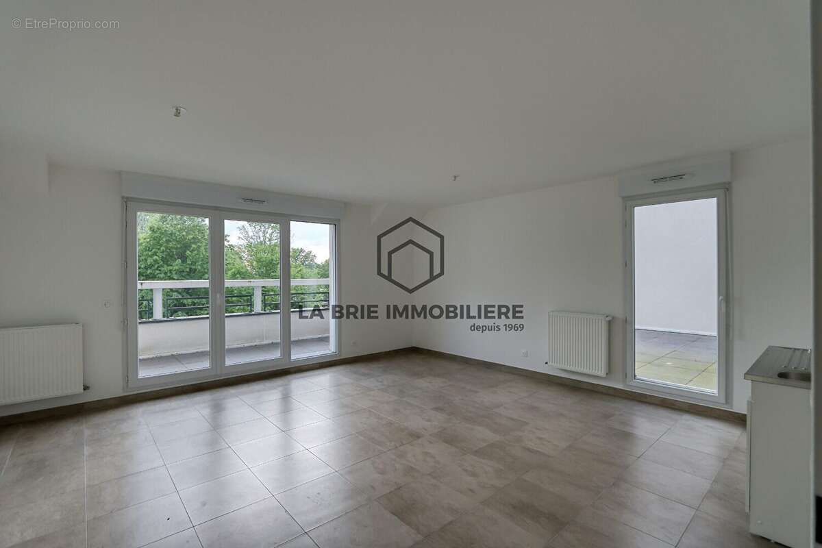 Appartement 63 m² à Emerainville  - photo 2