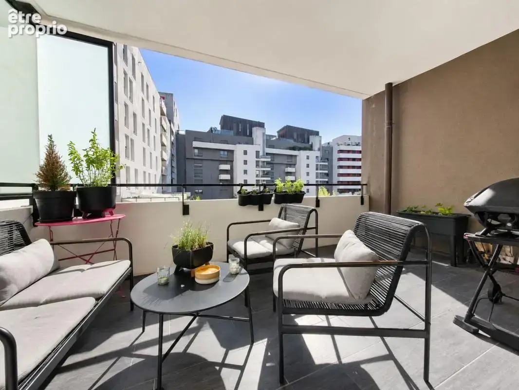  Port Marianne – Superbe 3 pièces traversant avec terrasse, parking et emplacement premium - photo 4