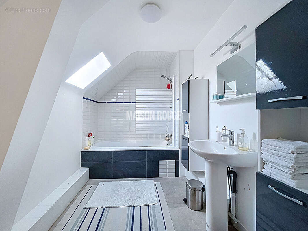 Maison à BAGUER-MORVAN