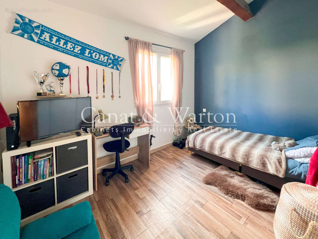 Domaine sécurisé à cavalaire: villa  t 5 rénovée avec de belles prestations - photo 7