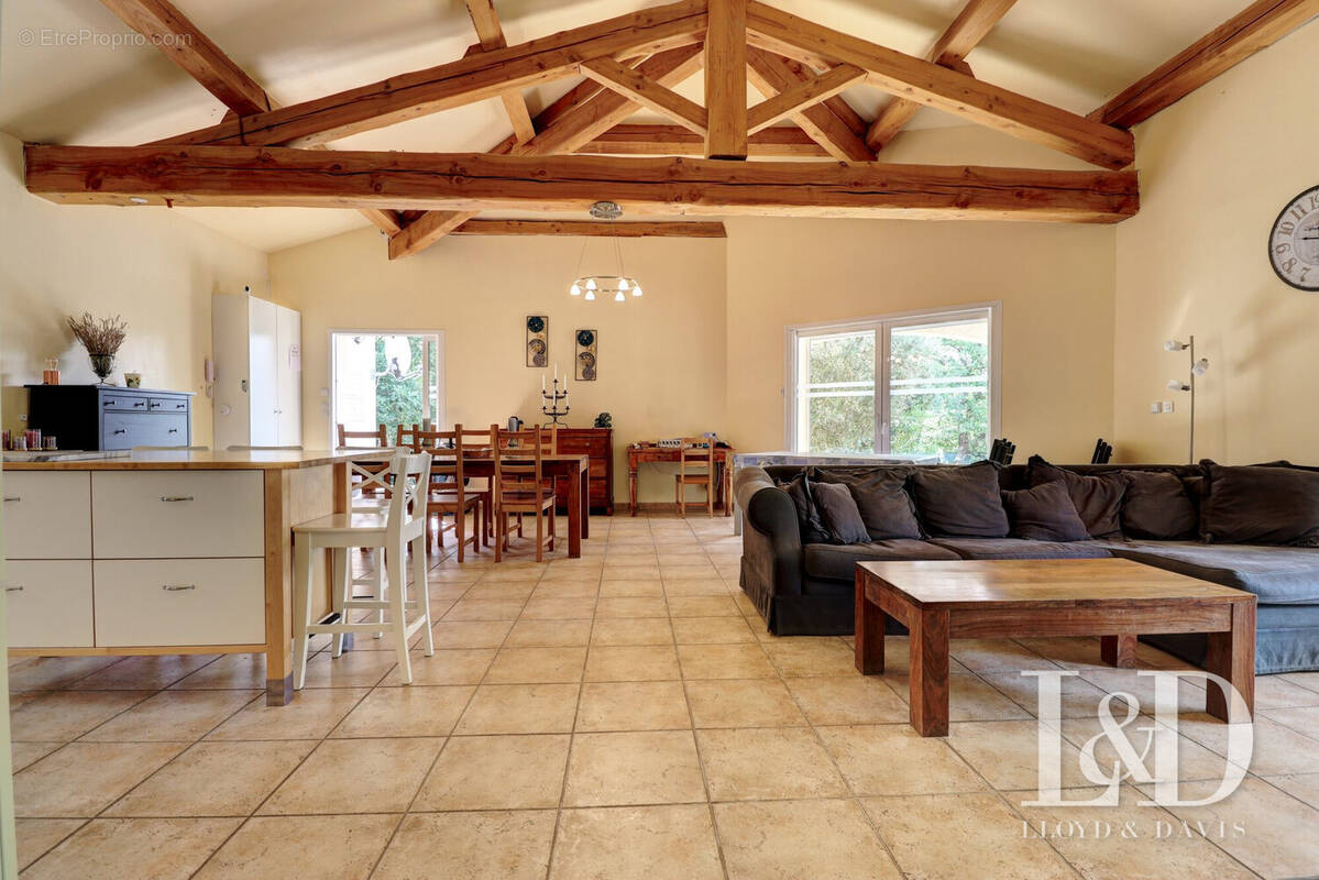 Maison à MEJANNES-LE-CLAP