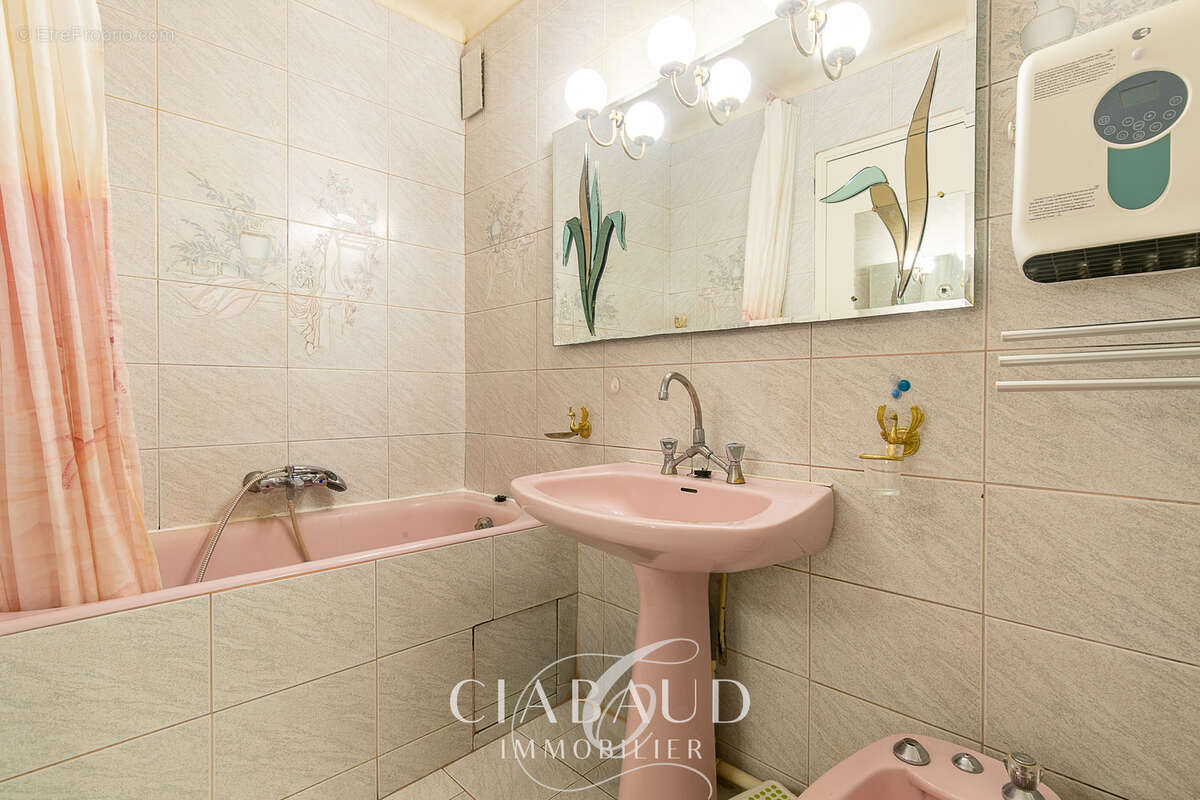Appartement à MARSEILLE-4E