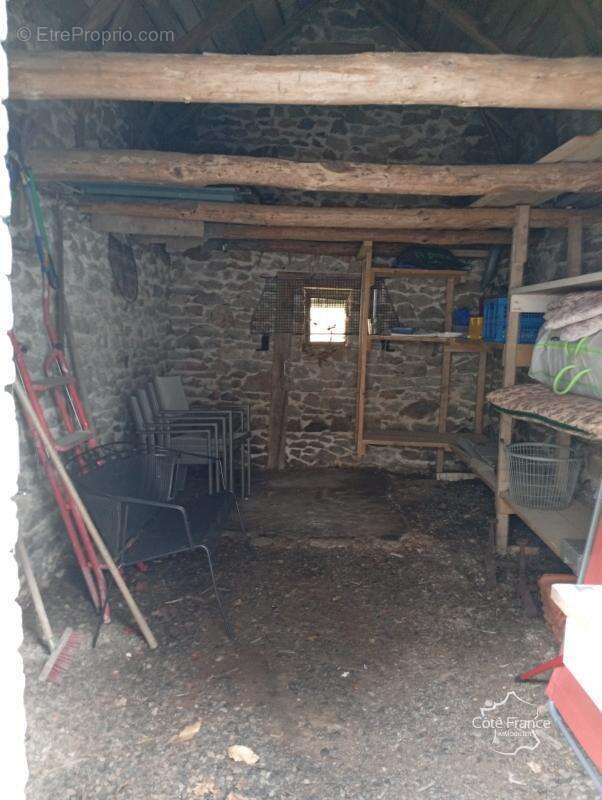 Maison à SAINT-MARTIN-LA-MEANNE