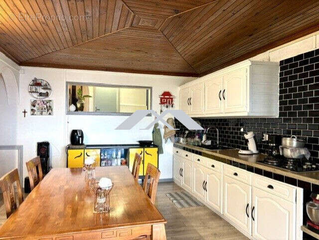 Maison 300 m² à Saint-Joseph  - photo 2