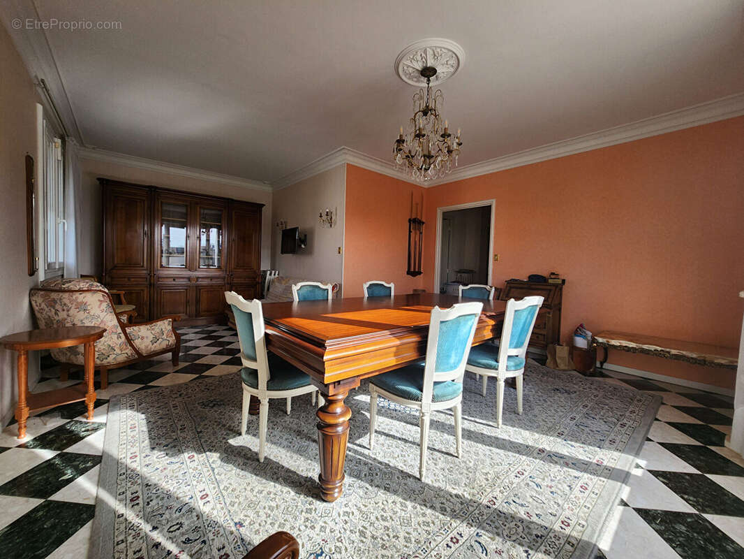 Maison à CHATEAUNEUF-DE-GADAGNE