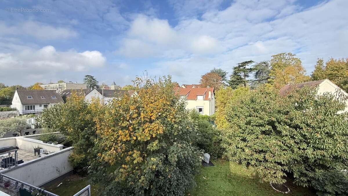Appartement à EZANVILLE