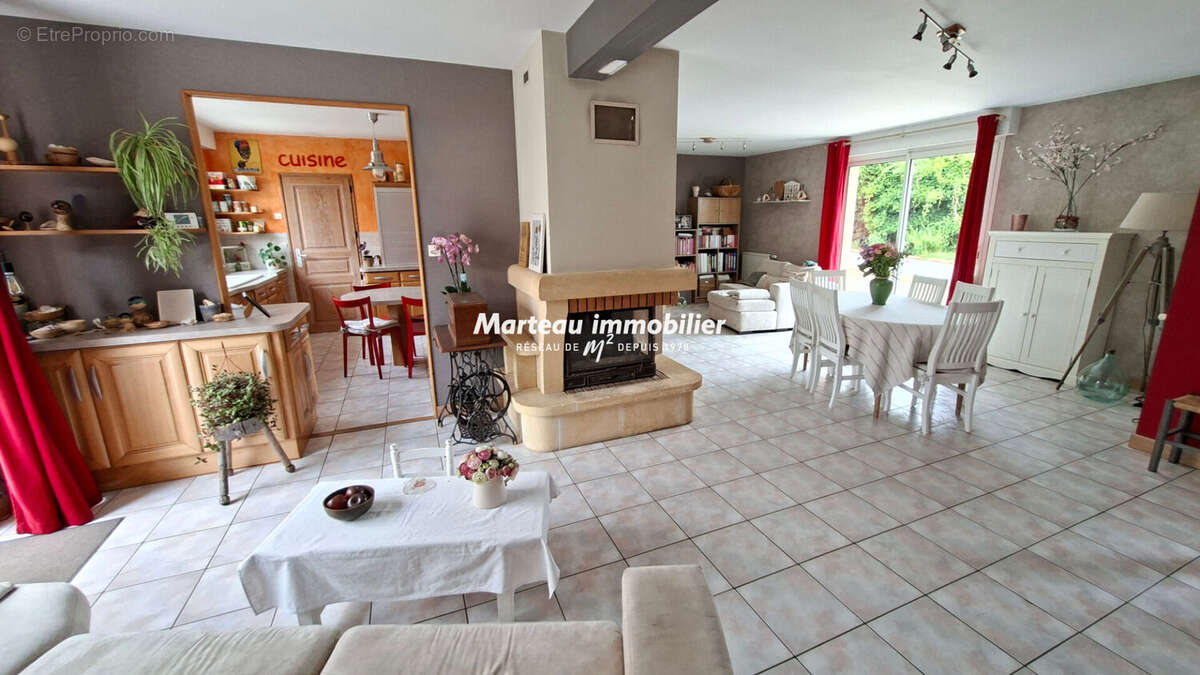 Maison à MONCE-EN-BELIN