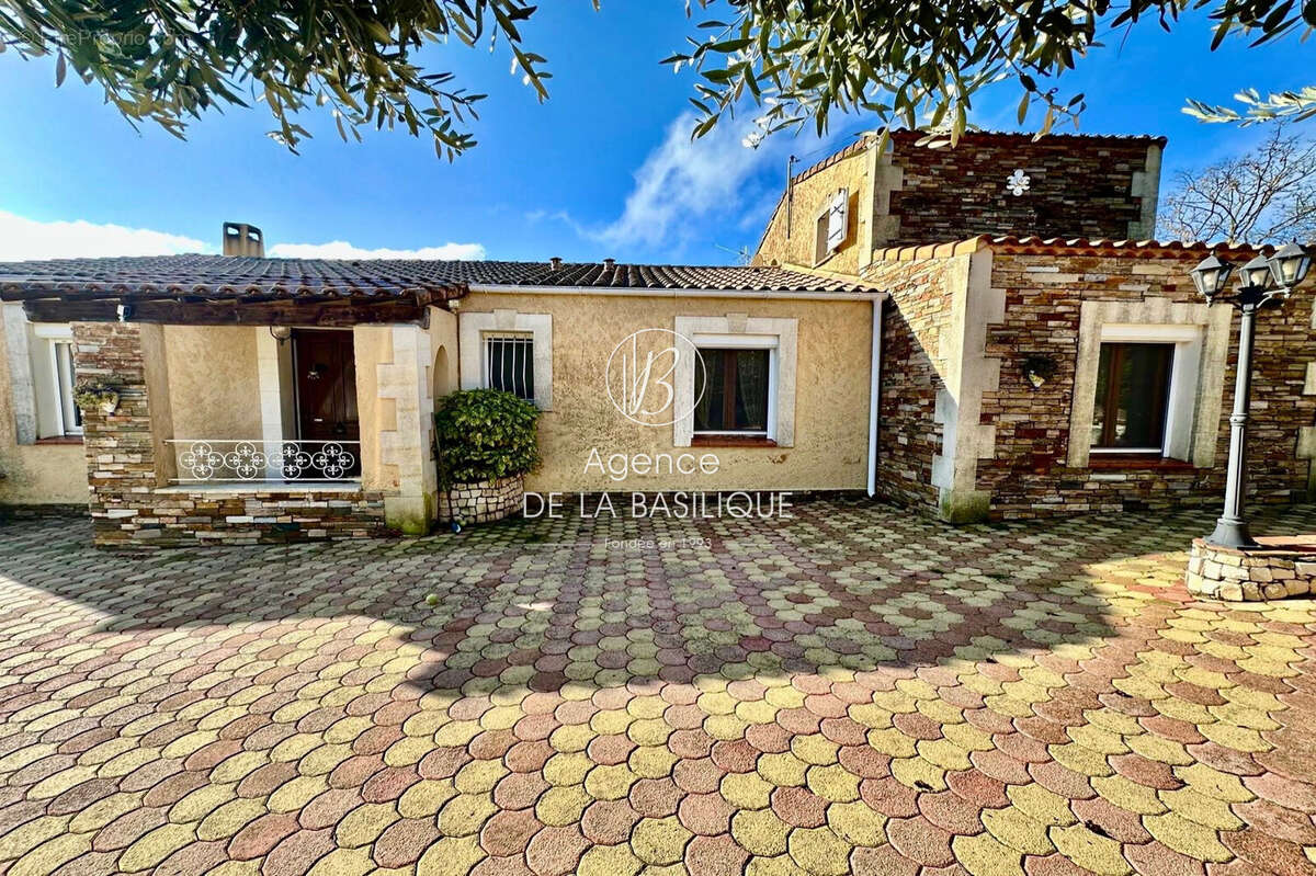 Maison à SEILLONS-SOURCE-D'ARGENS
