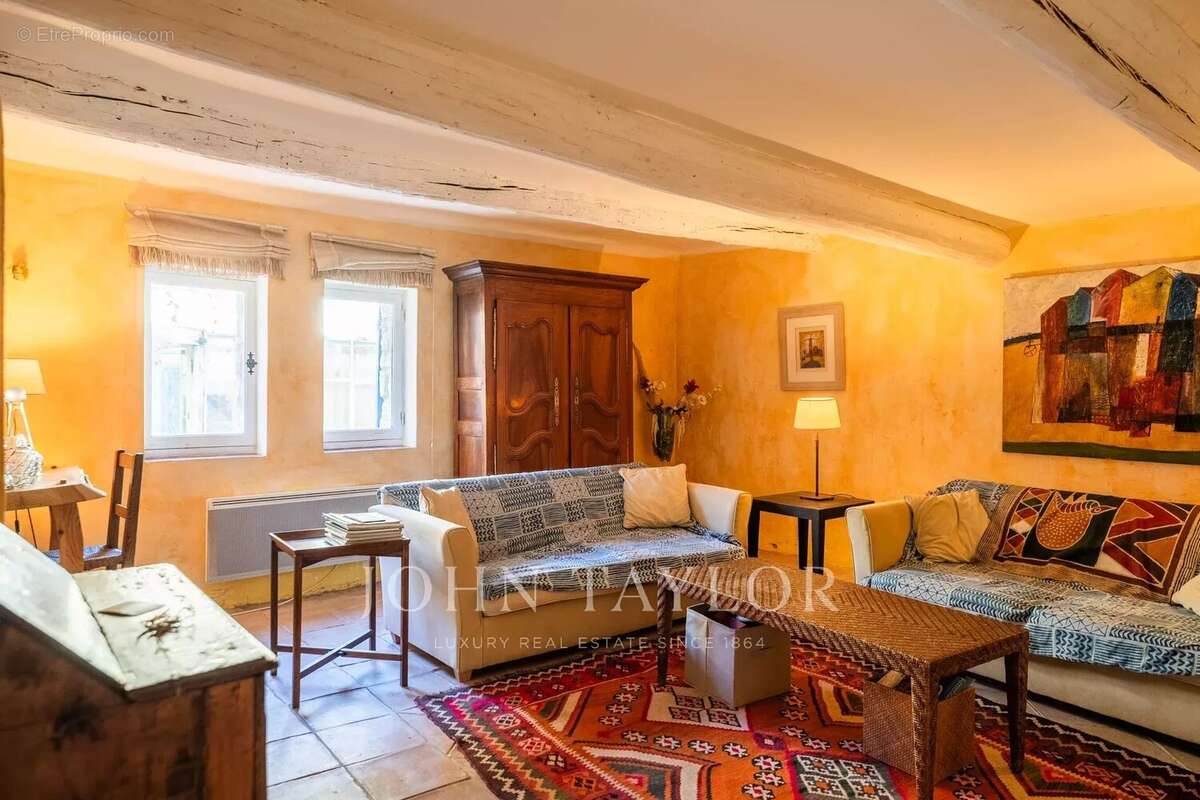 Maison à VENTABREN