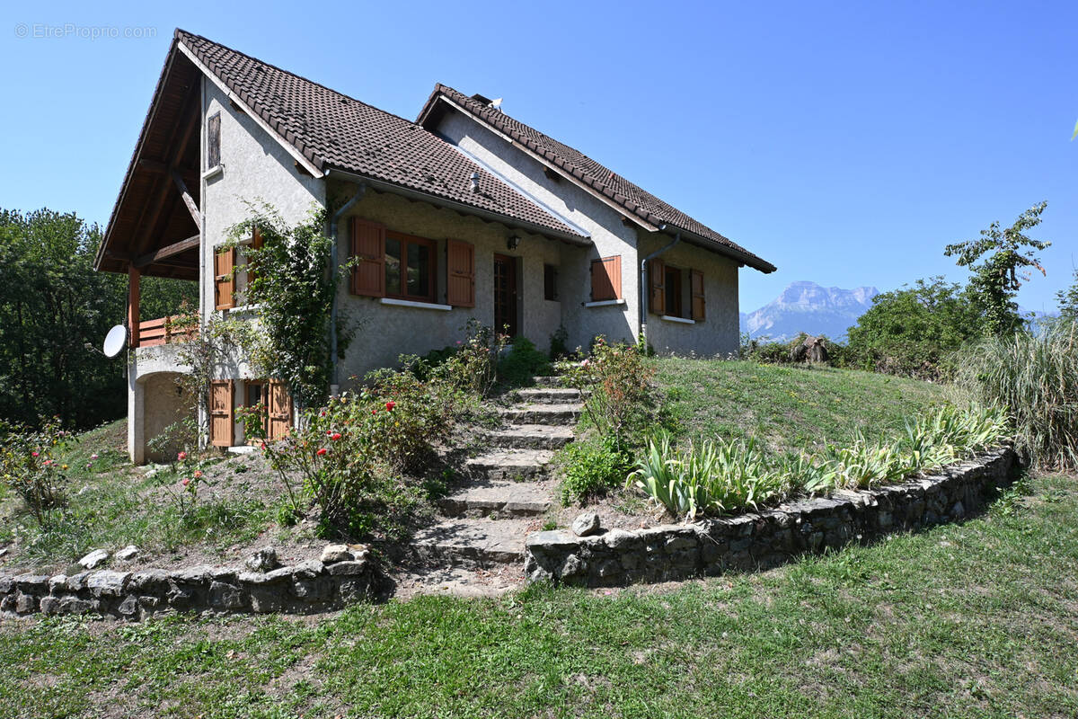 Maison à LA COMBE-DE-LANCEY