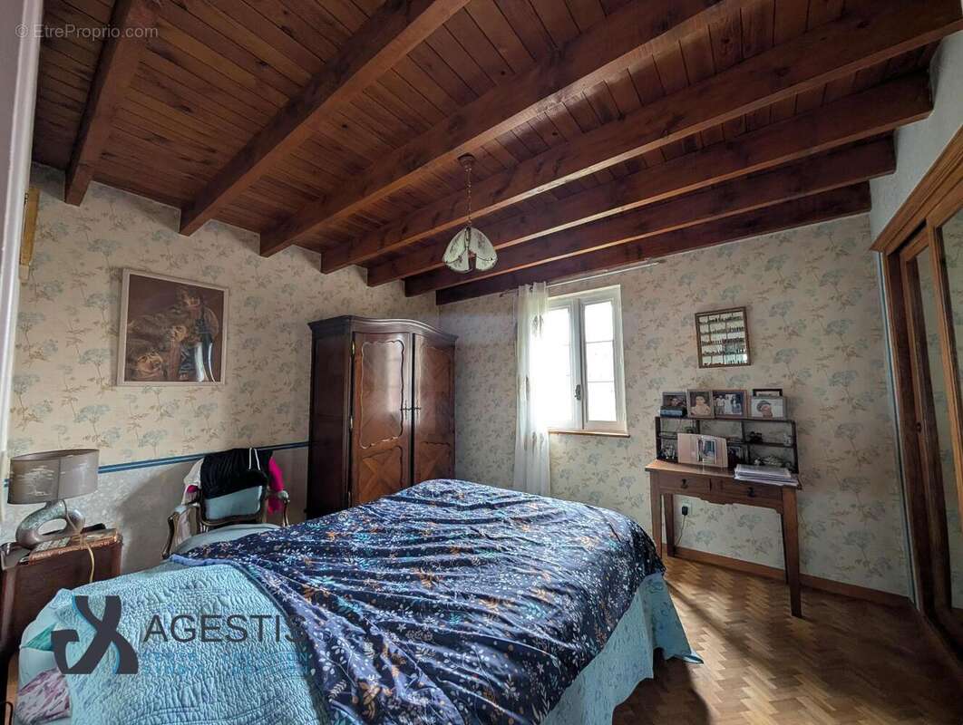   - Maison à CAMBOUNET-SUR-LE-SOR