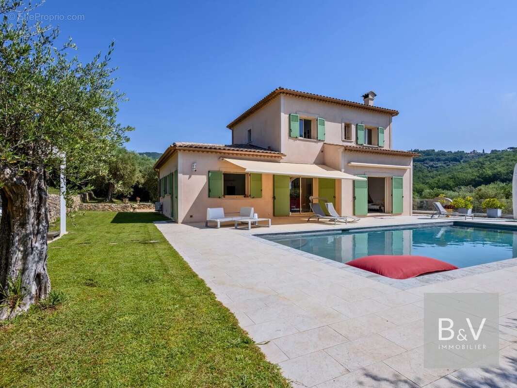 Maison à CHATEAUNEUF-GRASSE