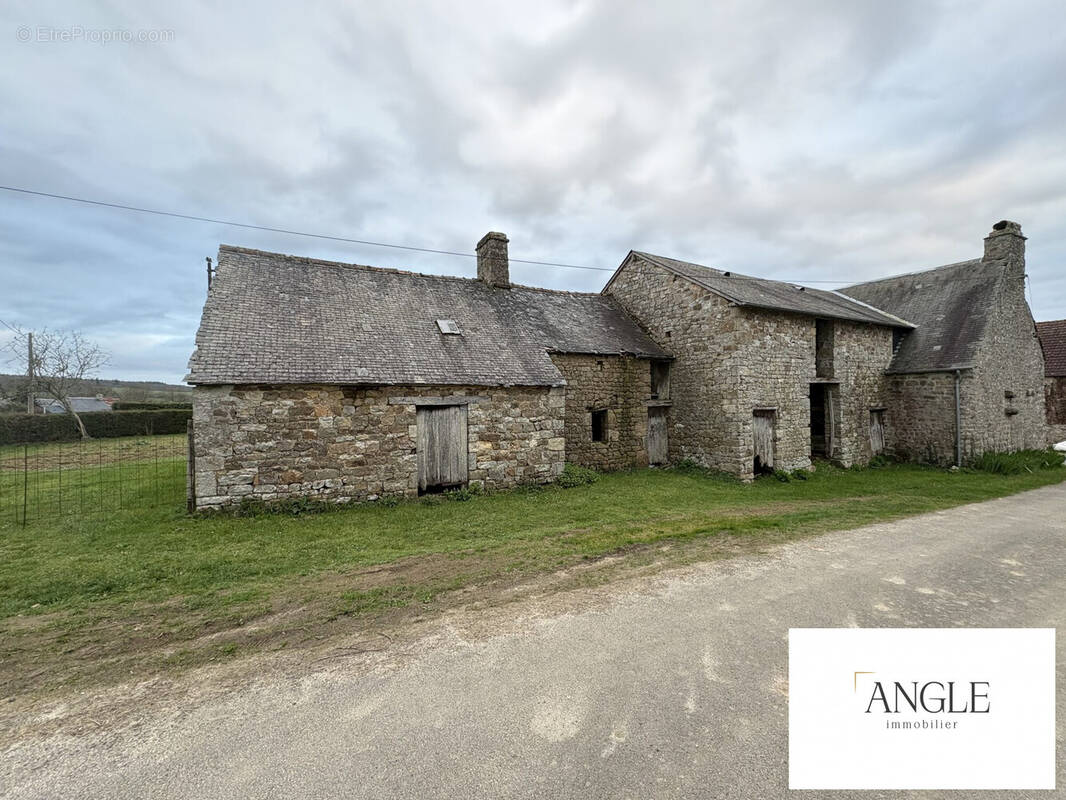 Maison à SAINT-CALAIS-DU-DESERT
