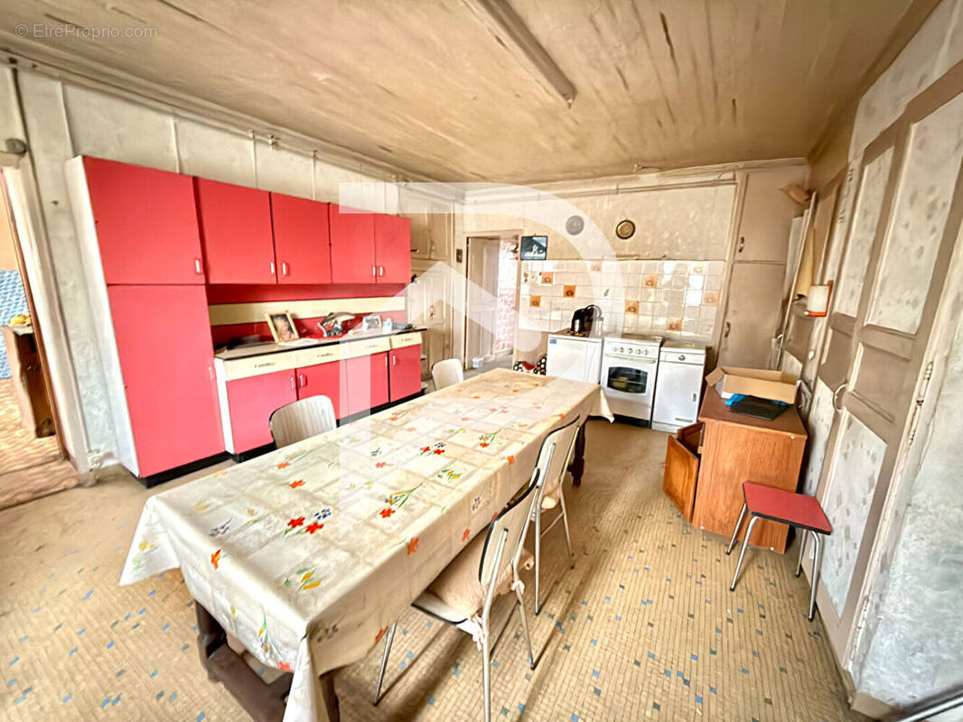 Maison à NEUILLY-L'EVEQUE