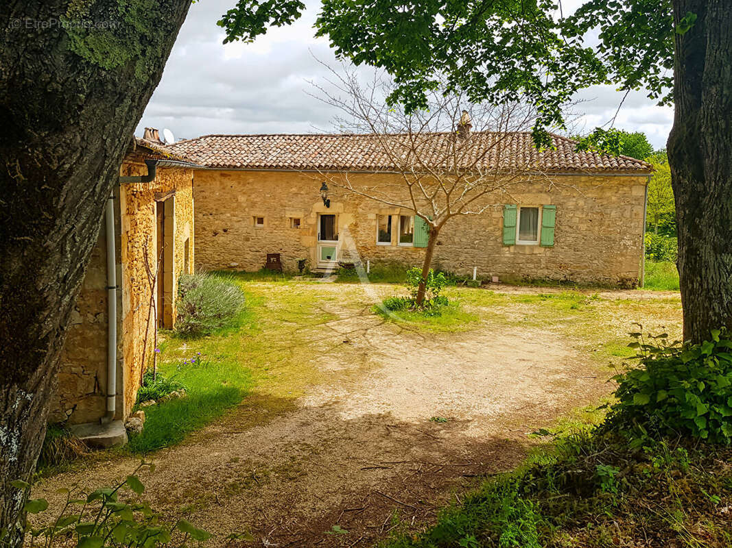 Maison à LACAPELLE-BIRON
