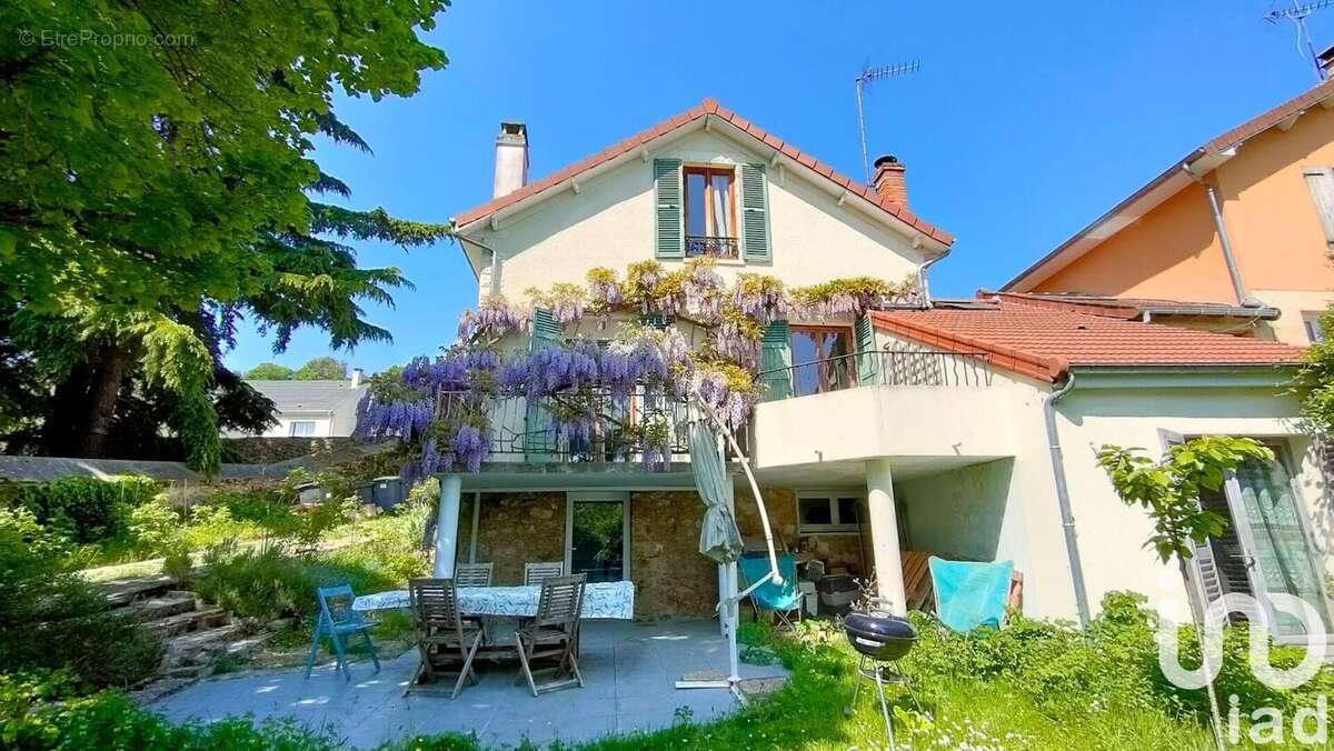 Photo 3 - Maison à BURES-SUR-YVETTE