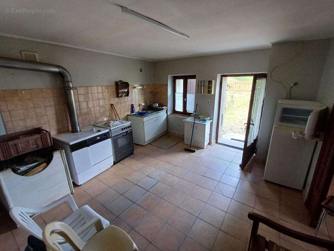 Maison de 100m² en pierres avec dépendances - photo 7