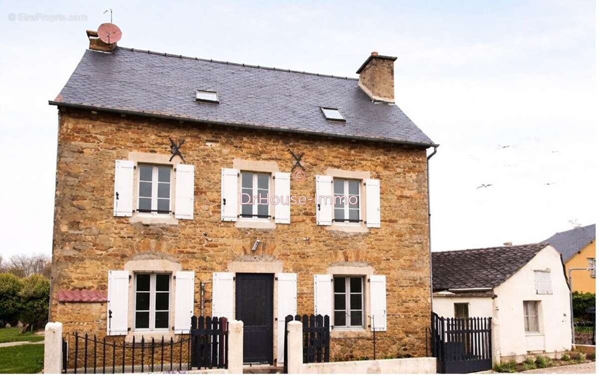 Maison à COMPS-LA-GRAND-VILLE
