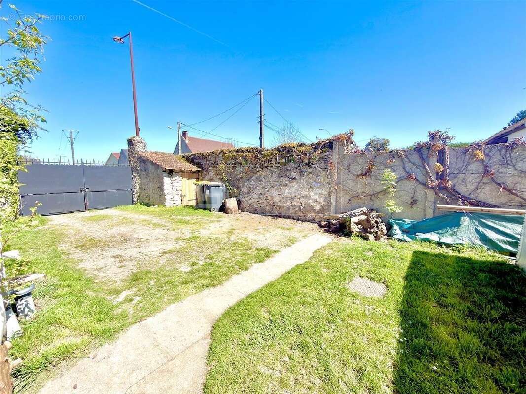 Maison à LA CHAPELLE-LA-REINE