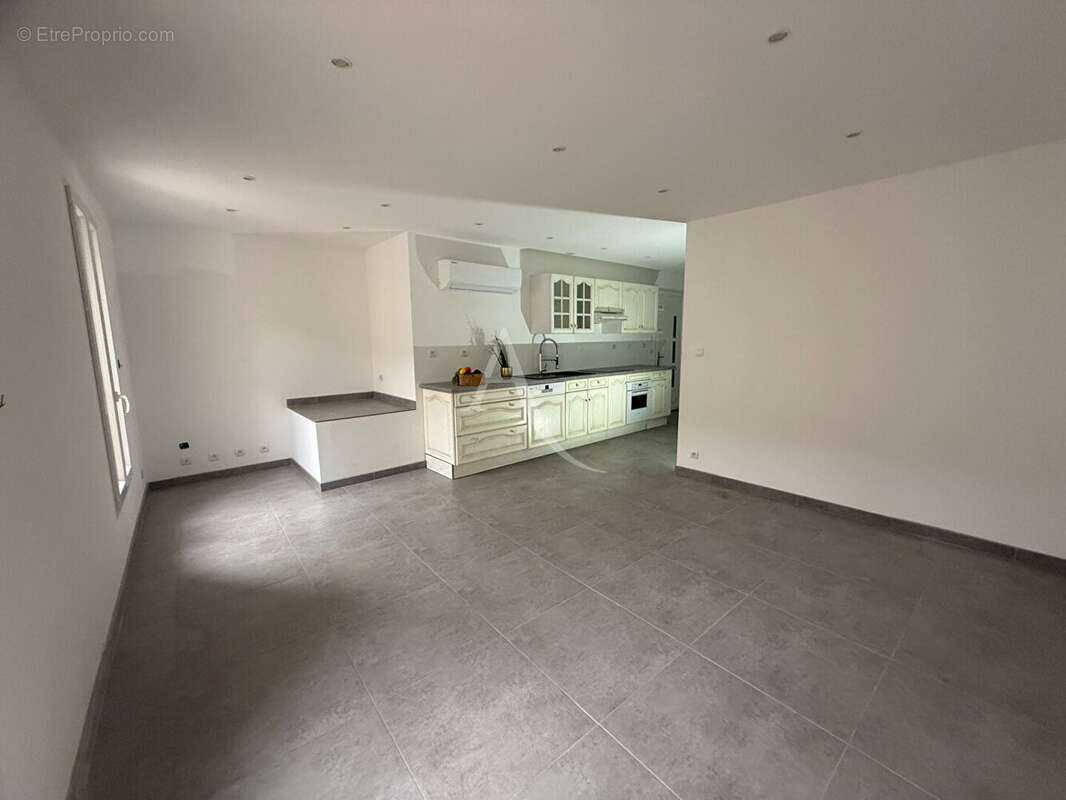 Appartement à GINASSERVIS