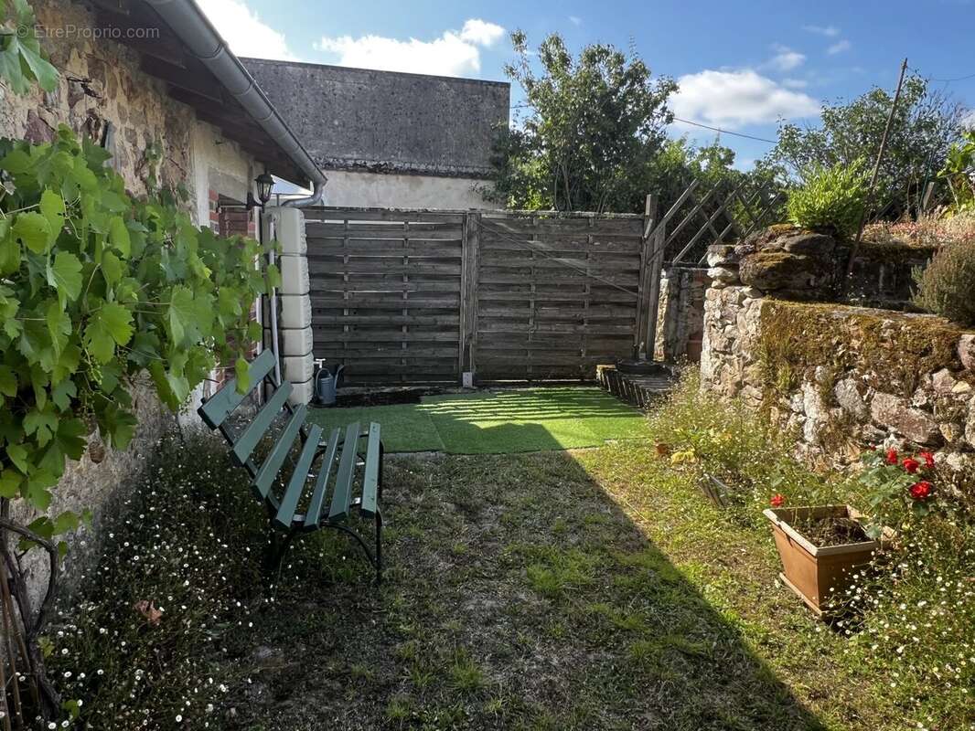 Maison à LE DORAT