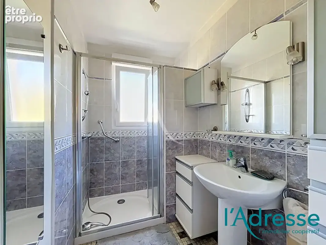 LAVAL - Quartier des Blardières- Maison 3 chambres avec terrain clos - photo 11