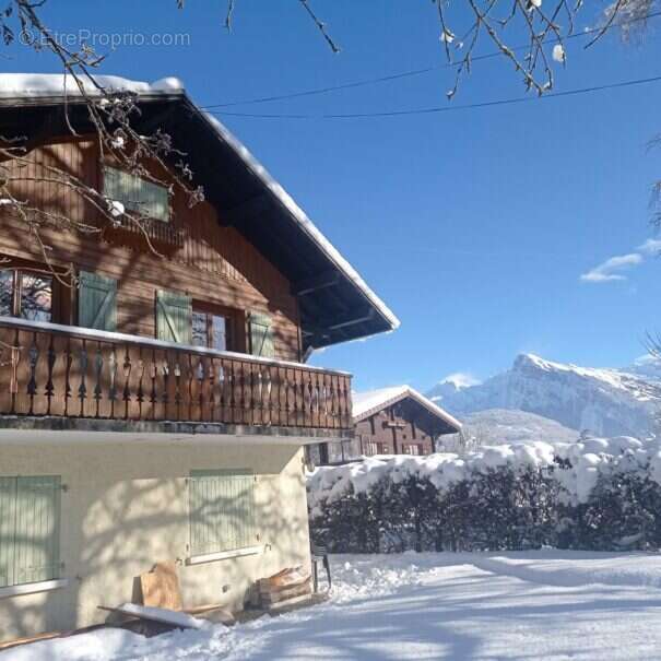 Maison à LA RIVIERE-ENVERSE