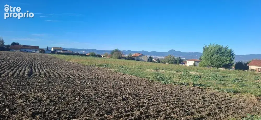 Terrain à bâtir de 430 m² à LES MARTRES-D'ARTIERE (63) - photo 1