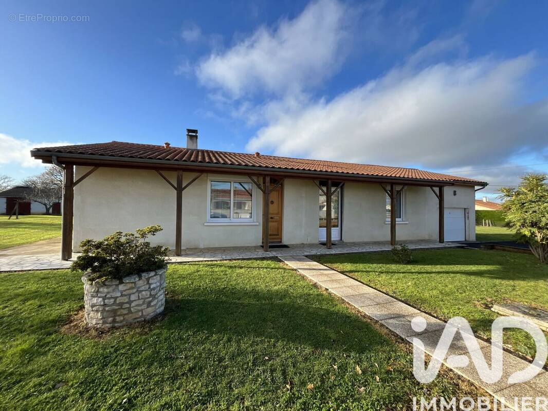 Photo 1 - Maison à ROUMAZIERES-LOUBERT