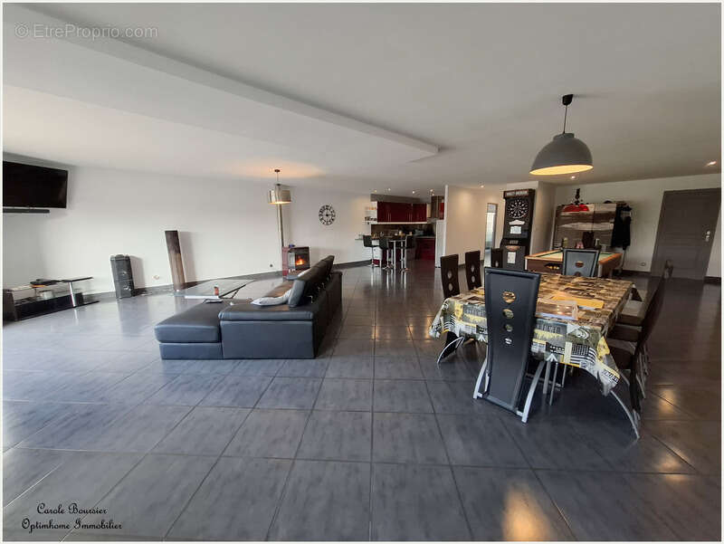 Maison à NEUFCHATEAU