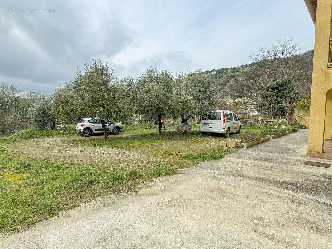 Maison à COLLOBRIERES