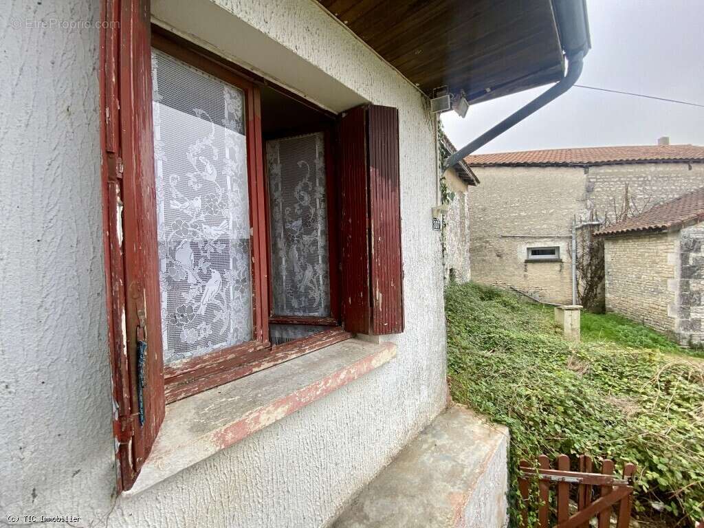 Prix Négociable : Maison Plain Pied à Rénover centre Aunac - photo 31