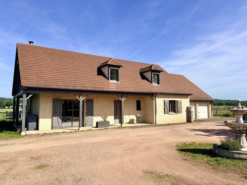 Maison à GENOUILLY