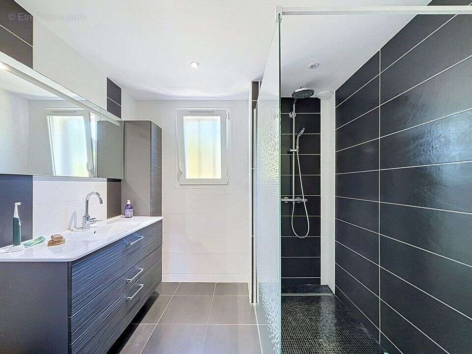 Ploemeur- proche centre ville- 4 chambres - photo 7