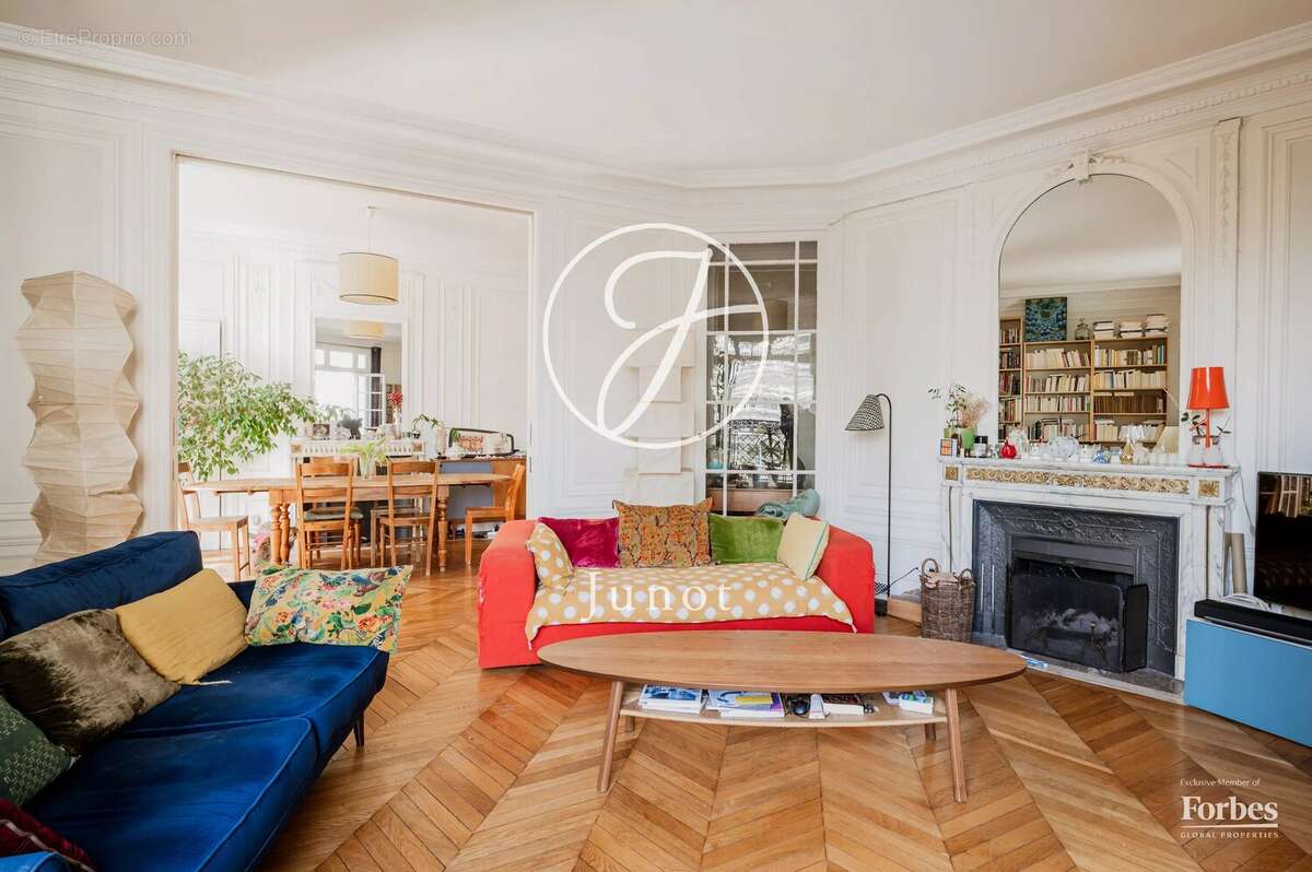 Appartement à PARIS-16E