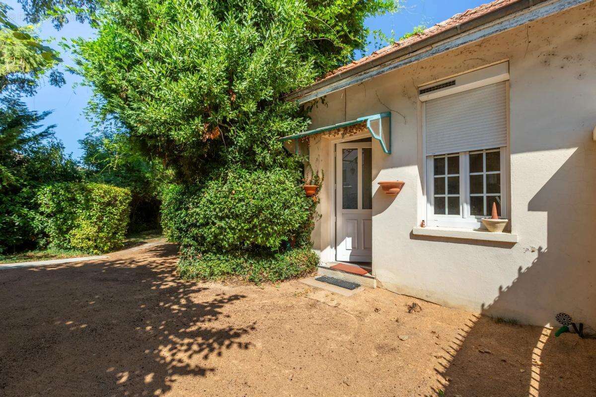 Charmante maison Bourgeoise de 8 pièces de 251 m² avec annexes - photo 7