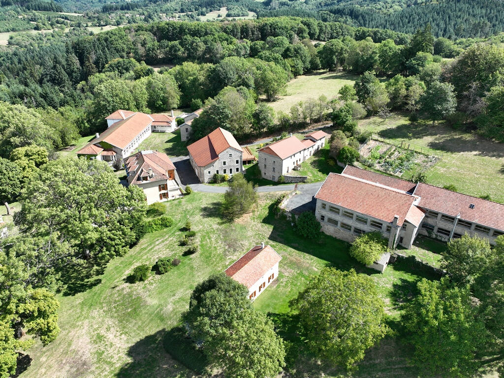 Maison à SAINT-VICTOR-MONTVIANEIX