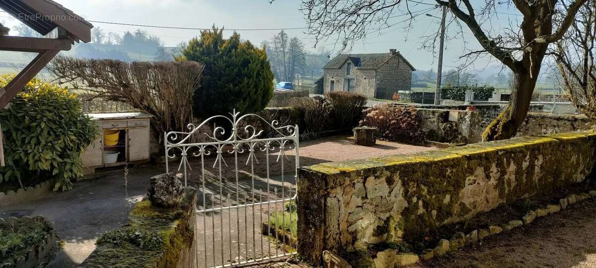 Maison à SAINT-BONNET-DE-JOUX