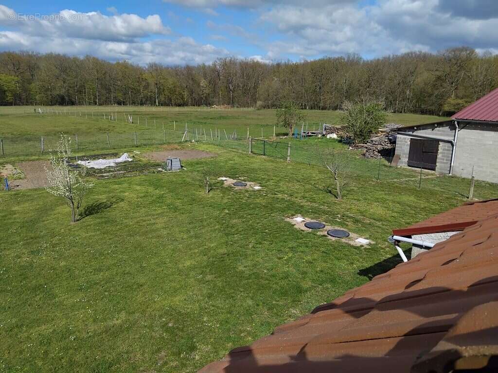 Maison à ESPINASSE-VOZELLE