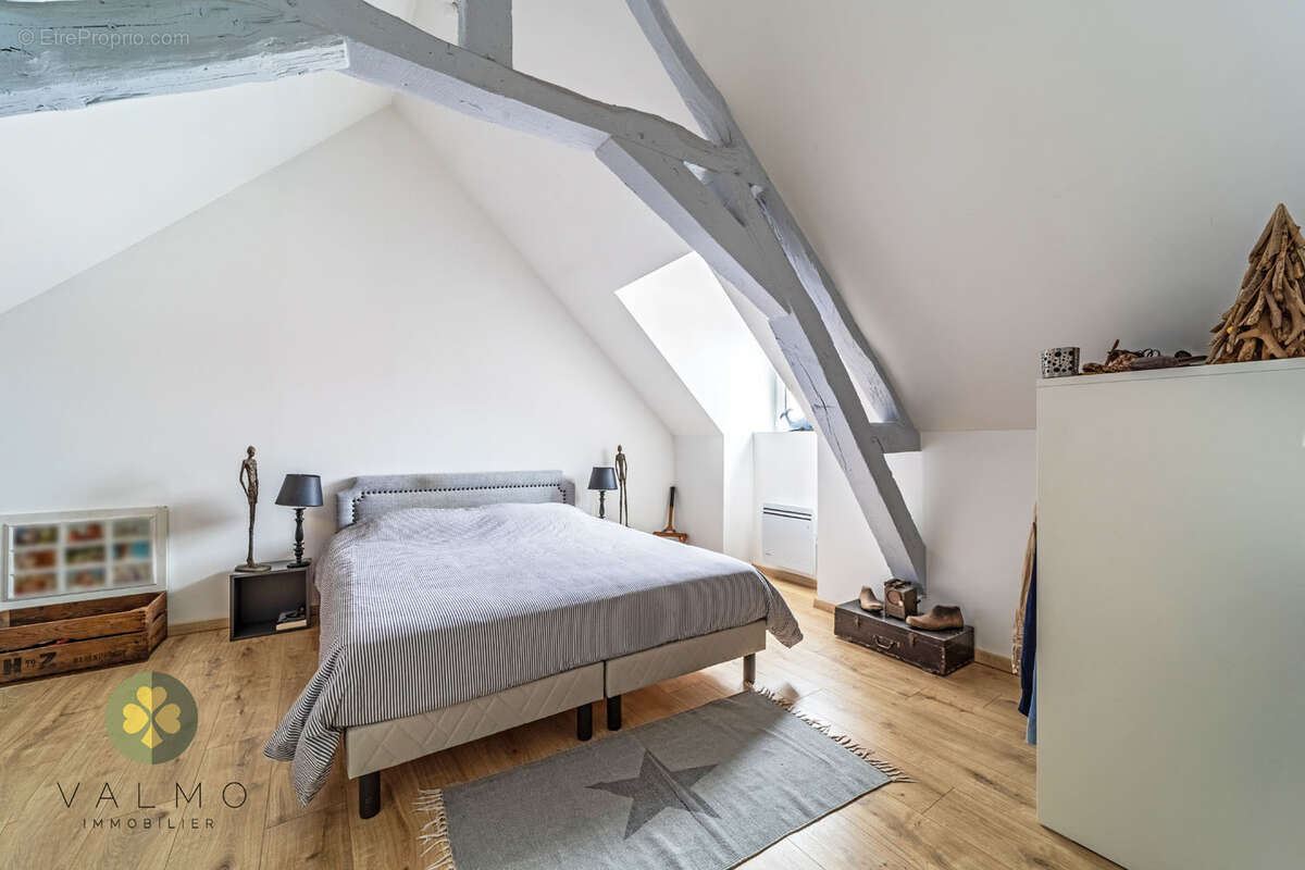 Appartement à NEAUPHLE-LE-CHATEAU