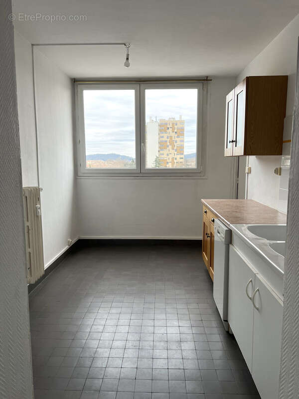 Appartement à BAGNOLS-SUR-CEZE