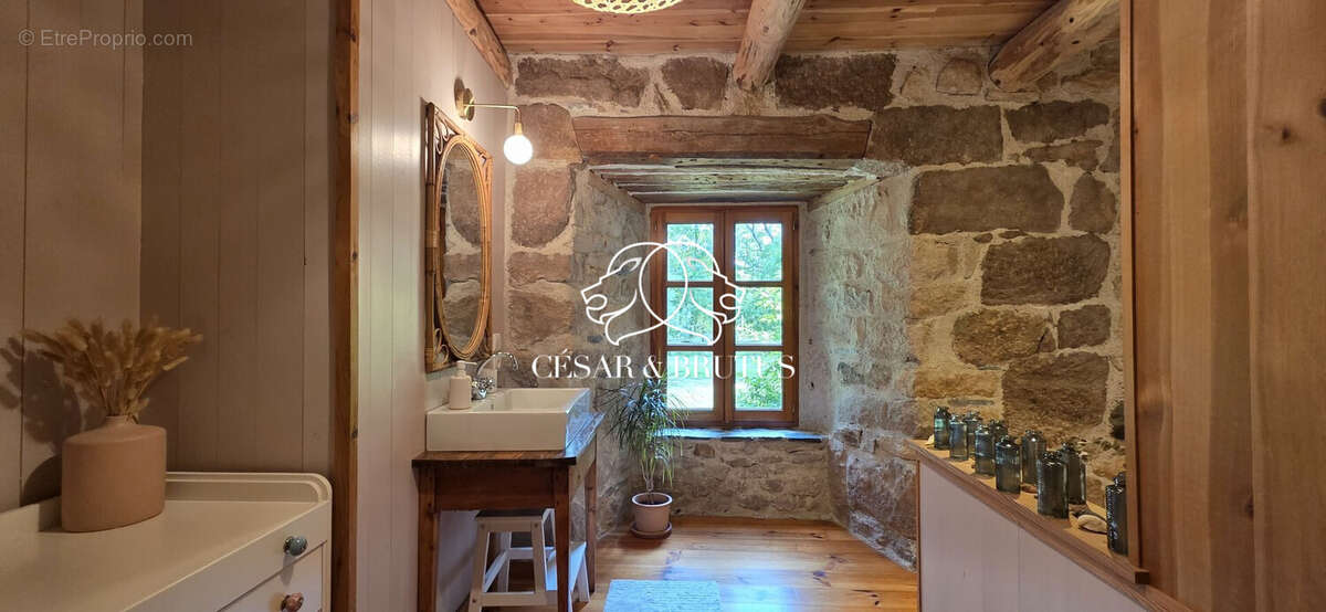 Maison à SAINT-JULIEN-CHAPTEUIL